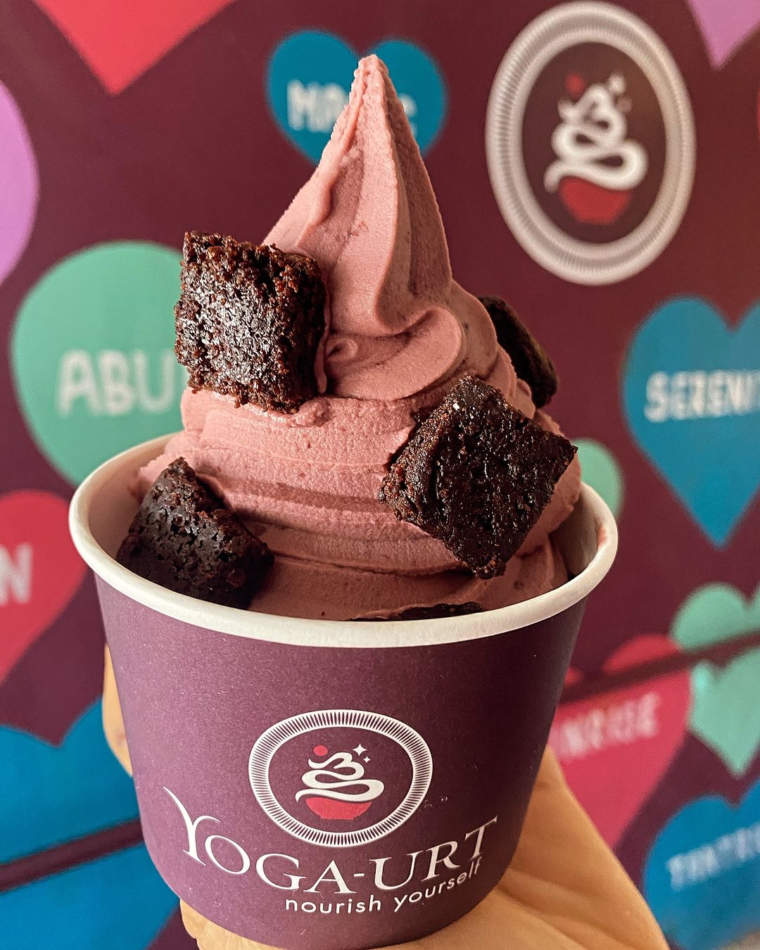 cherry amaretto yoga-urt